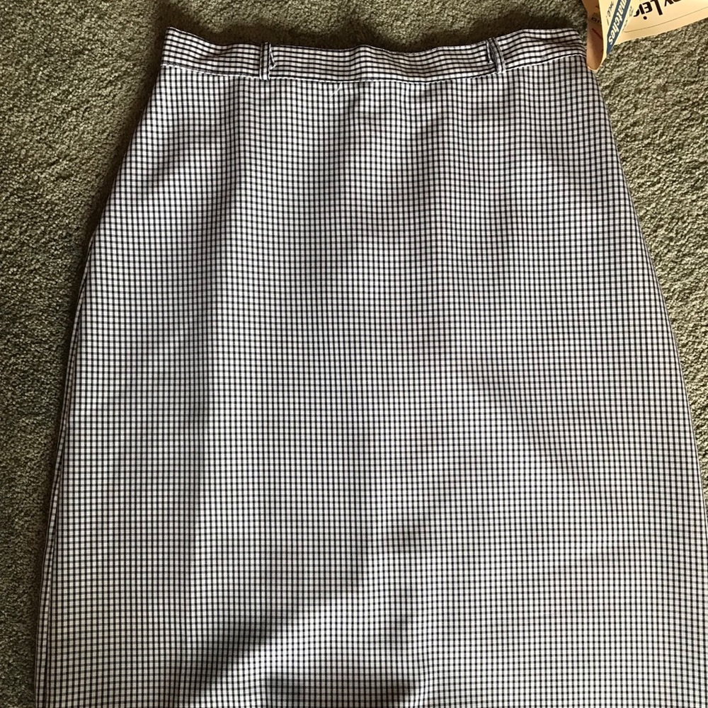 Vintage women’s gingham style skirt size 16 NWT